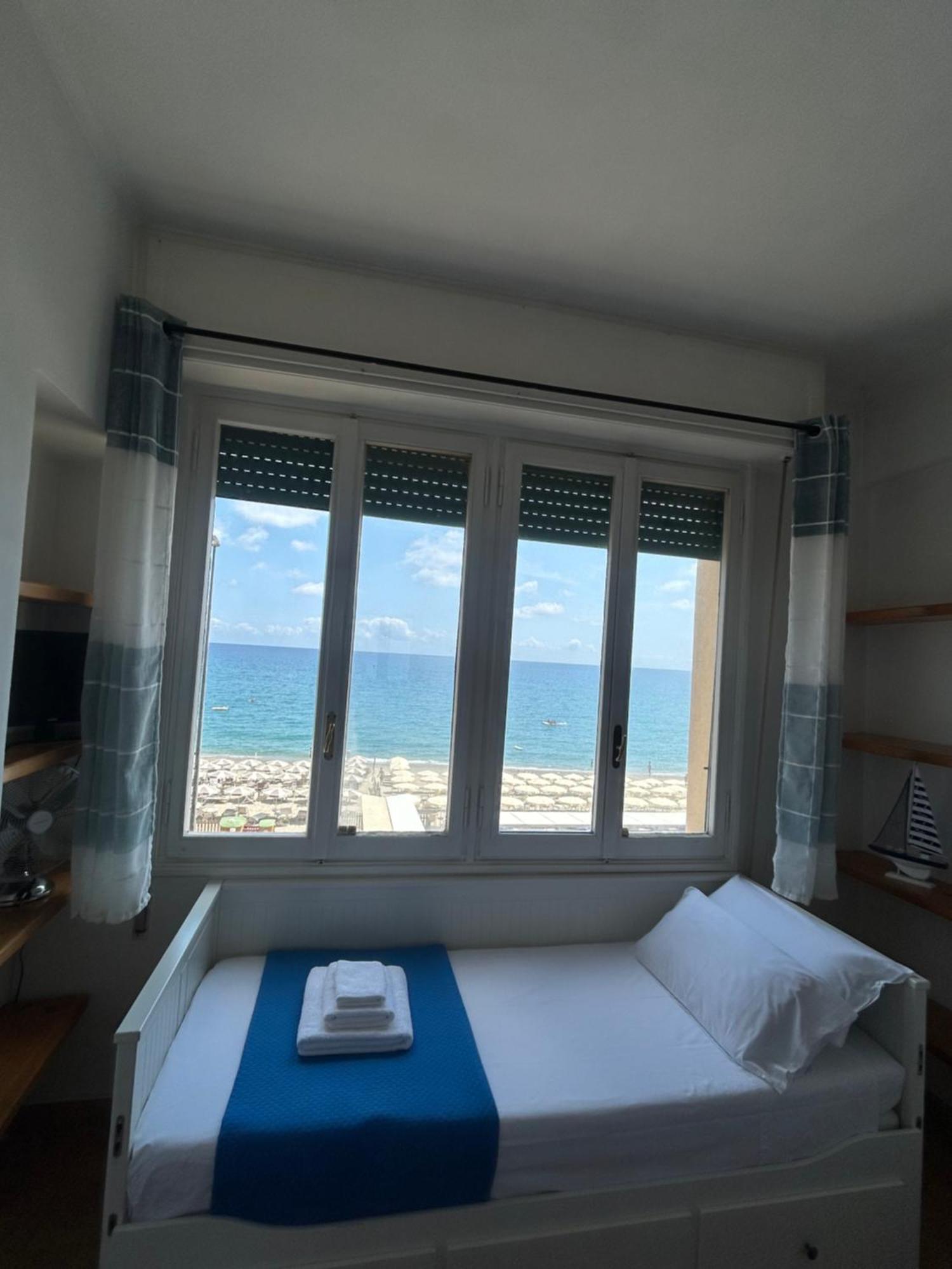 Vista Mare Savona Apartment Екстериор снимка